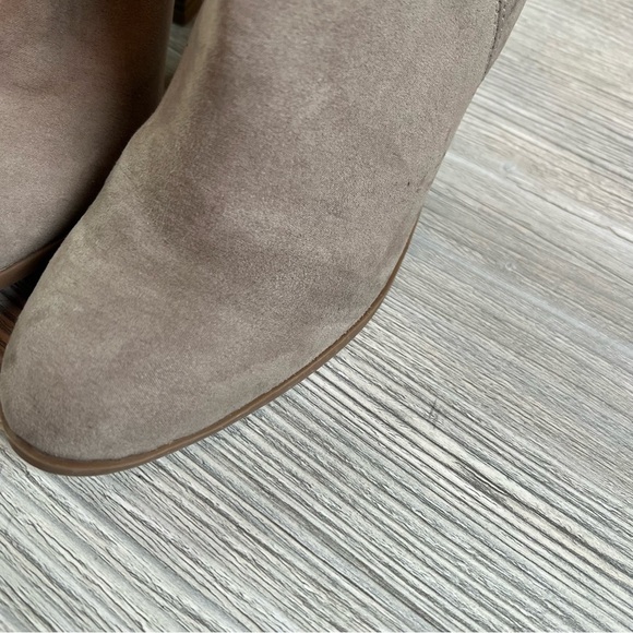 Banana Republic ankle beige heeled booties size 7. Well worn, please see photos. - Picture 4 of 12